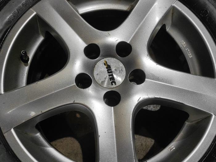Kit jantes + pneus d'hivers d'un Seat Ibiza IV (6J5) 1.6 16V 2008