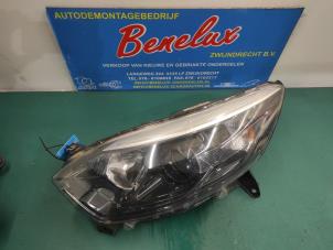 Used Headlight, left Renault Captur (2R) 0.9 Energy TCE 12V Price on request offered by Benelux Zwijndrecht B.V.