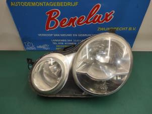 Used Headlight, left Volkswagen Polo IV (9N1/2/3) 1.2 12V Price on request offered by Benelux Zwijndrecht B.V.