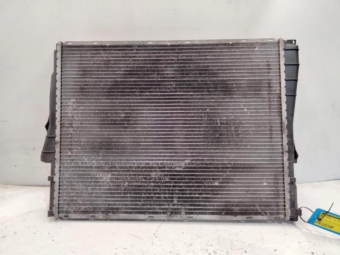 Usagé Radiateur BMW 3 serie Touring (E46/3) 330d 24V Prix sur demande proposé par Benelux Zwijndrecht B.V.