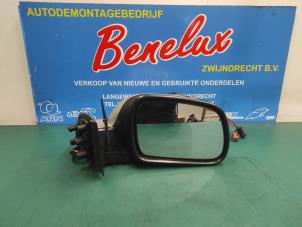 Usados Retrovisor externo derecha Peugeot 307 CC (3B) 2.0 16V Precio de solicitud ofrecido por Benelux Zwijndrecht B.V.