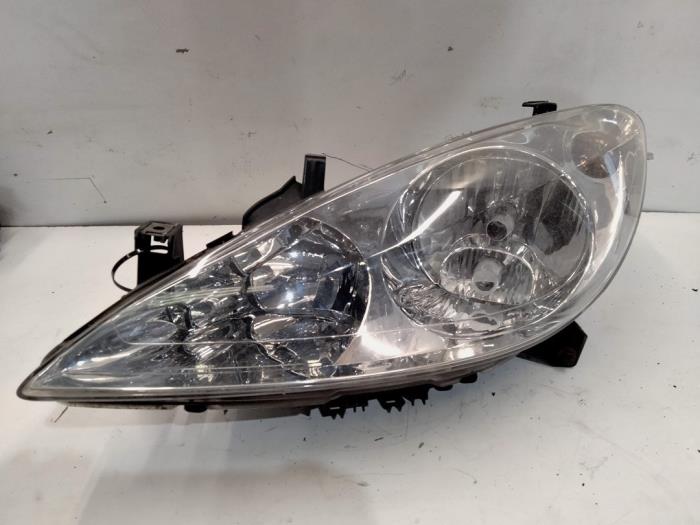 Headlight, left from a Peugeot 307 CC (3B) 2.0 16V 2004
