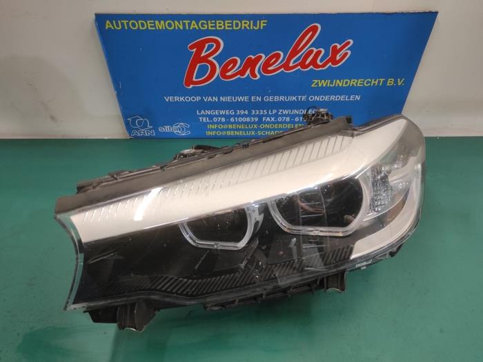 Scheinwerfer links van een Alpina B5 (G30) 4.4 V8 32V Bi-Turbo 2019