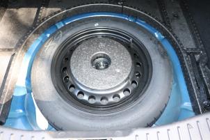 Used Jackkit + spare wheel Ford Focus 3 1.0 Ti-VCT EcoBoost 12V 125 Price on request offered by Benelux Zwijndrecht B.V.