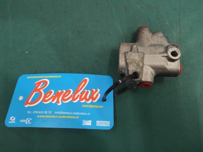 Begagnade EBD-system Toyota Yaris (P1) 1.0 16V VVT-i Pris på förfrågan erbjuds av Benelux Zwijndrecht B.V.