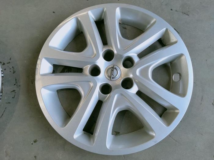 Wheel cover set from a Opel Astra K 1.4 Turbo 16V 2018