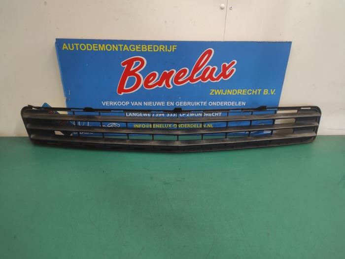 Używane Grill Mercedes C (W204) 1.8 C-200K 16V Cena na żądanie oferowane przez Benelux Zwijndrecht B.V.