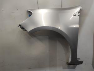 Used Front wing, left Renault Clio III (BR/CR) 1.5 dCi FAP Price on request offered by Benelux Zwijndrecht B.V.