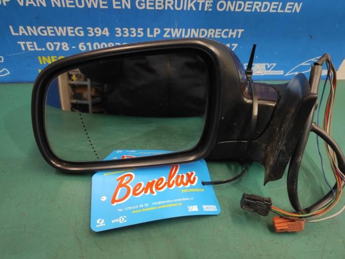 Wing mirror, left from a Peugeot 307 SW (3H) 2.0 16V 2006