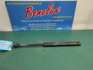 Used Set of tailgate gas struts Peugeot 307 SW (3H) 2.0 16V Price on request offered by Benelux Zwijndrecht B.V.