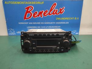 Usados Reproductor de CD y radio Chrysler PT Cruiser 2.4 16V Precio de solicitud ofrecido por Benelux Zwijndrecht B.V.