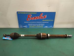 Used Front drive shaft, right Renault Clio IV (5R) 0.9 Energy TCE 90 12V Price on request offered by Benelux Zwijndrecht B.V.