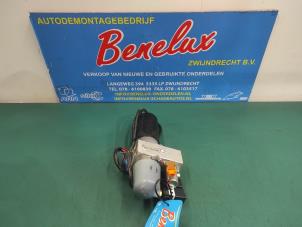 Used Hydraulic pump Peugeot 307 CC (3B) 2.0 16V Price on request offered by Benelux Zwijndrecht B.V.