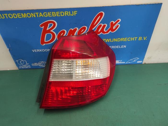 Taillight, right from a BMW 1 serie (E87/87N) 120d 16V 2005