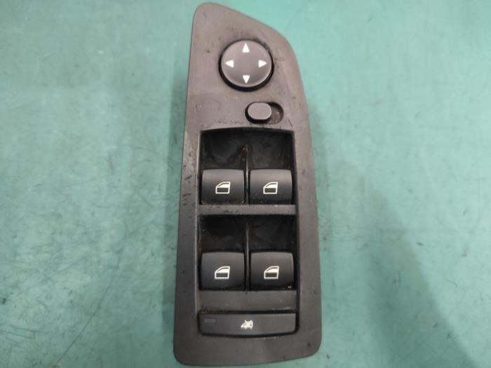 Interruptor de ventanilla eléctrica de un BMW 1 serie (E87/87N) 120d 16V 2005