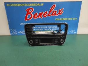 Usados Reproductor de CD y radio Volkswagen Up! (121) 1.0 12V 60 Precio de solicitud ofrecido por Benelux Zwijndrecht B.V.