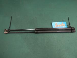 Used Set of gas struts for boot Nissan Qashqai (J11) 1.2 DIG-T 16V Price on request offered by Benelux Zwijndrecht B.V.