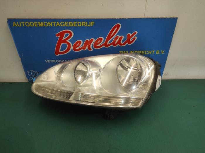 Używane Reflektor lewy Volkswagen Golf V (1K1) 2.0 TDI 16V Cena na żądanie oferowane przez Benelux Zwijndrecht B.V.