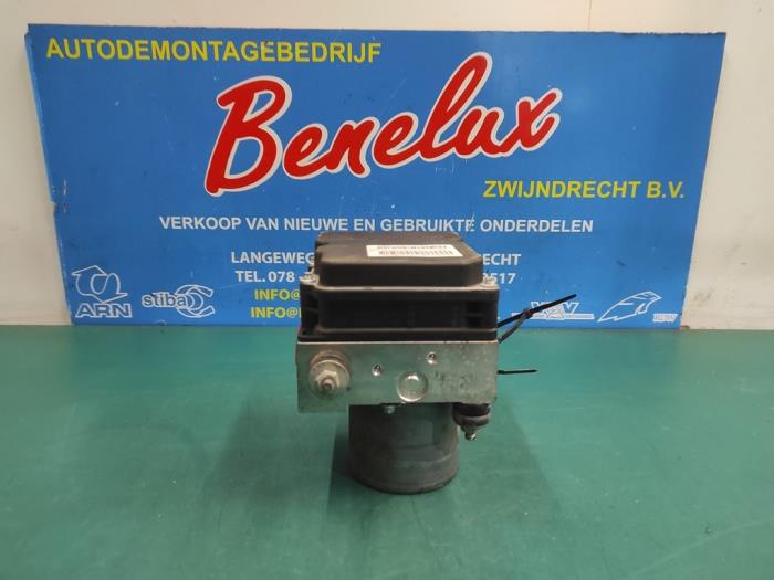 Używane Pompa ABS Peugeot 308 (4A/C) 1.6 16V THP Autom. Cena na żądanie oferowane przez Benelux Zwijndrecht B.V.