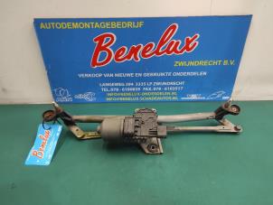 Used Wiper motor + mechanism Alfa Romeo GT (937) 1.8 Twin Spark 16V Price on request offered by Benelux Zwijndrecht B.V.