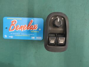 Used Electric window switch Peugeot 306 (7D) 1.8 16V Price on request offered by Benelux Zwijndrecht B.V.