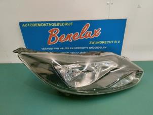 Used Headlight, right Ford Focus 3 1.0 Ti-VCT EcoBoost 12V 125 Price on request offered by Benelux Zwijndrecht B.V.