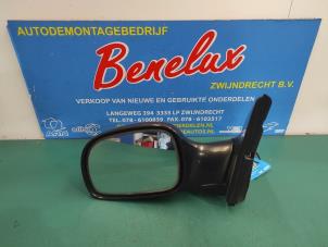 Used Wing mirror, left Chrysler Voyager/Grand Voyager 2.4i 16V Price on request offered by Benelux Zwijndrecht B.V.