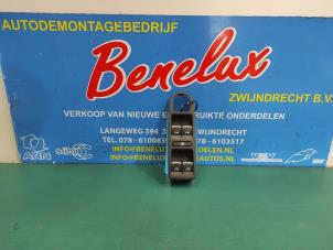 Używane Przelacznik elektrycznej szyby Volkswagen Golf VI (5K1) 1.4 TSI 160 16V Cena na żądanie oferowane przez Benelux Zwijndrecht B.V.