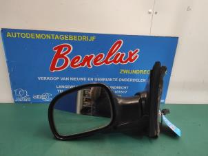 Used Wing mirror, left Chrysler Voyager/Grand Voyager (RG) 2.4 16V Price on request offered by Benelux Zwijndrecht B.V.