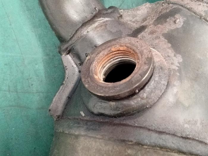 Catalytic converter from a Volkswagen Polo III (6N2) 1.4 16V 75 2000