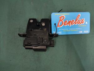 Used Tailgate lock mechanism Renault Twingo II (CN) 1.2 16V Price on request offered by Benelux Zwijndrecht B.V.