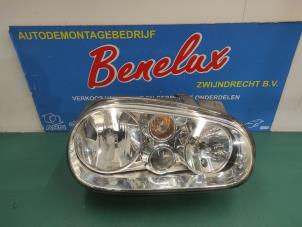 Używane Reflektor prawy Volkswagen Golf IV (1J1) 1.4 16V Cena na żądanie oferowane przez Benelux Zwijndrecht B.V.