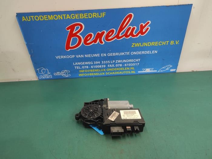 Usados Motor de ventanilla de puerta Peugeot 307 CC (3B) 2.0 16V Precio € 90,00 Norma de margen ofrecido por Benelux Zwijndrecht B.V.