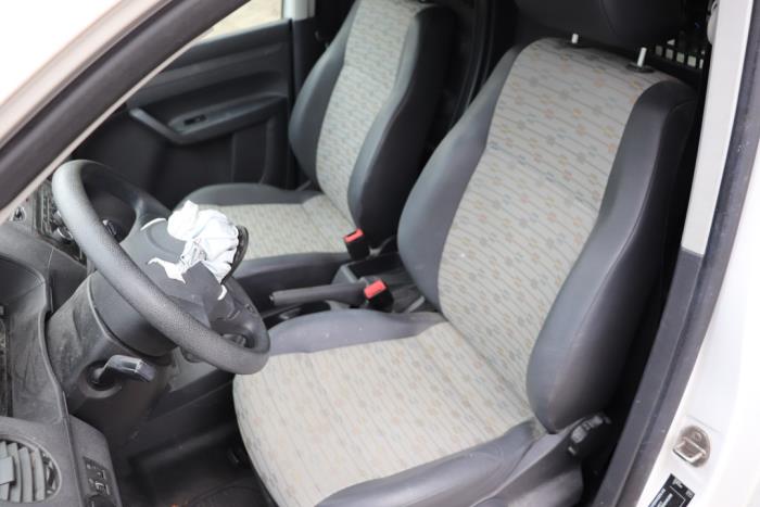 Siège gauche d'un Volkswagen Caddy III (2KA,2KH,2CA,2CH) 1.6 TDI 16V 2013