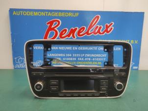 Usados Reproductor de CD y radio Volkswagen Up! (121) 1.0 12V 60 Precio de solicitud ofrecido por Benelux Zwijndrecht B.V.