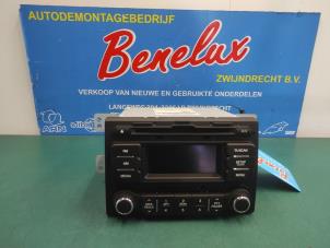 Used Radio CD player Kia Rio III (UB) 1.2 CVVT 16V Price on request offered by Benelux Zwijndrecht B.V.