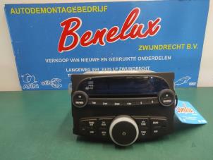 Used Radio CD player Chevrolet Spark (M300) 1.0 16V Price on request offered by Benelux Zwijndrecht B.V.