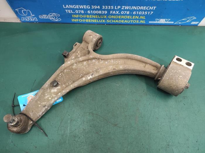 Front wishbone, left from a Opel Astra J (PC6/PD6/PE6/PF6) 1.4 Turbo 16V 2010