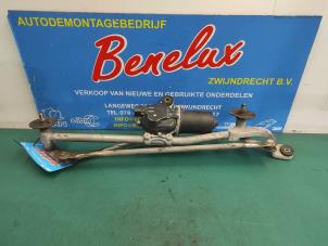 Used Wiper motor + mechanism Nissan NV 200 (M20M) 1.5 dCi 90 Price on request offered by Benelux Zwijndrecht B.V.