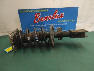 Used Front shock absorber rod, right Opel Vivaro 2.0 Diesel 145 Price on request offered by Benelux Zwijndrecht B.V.
