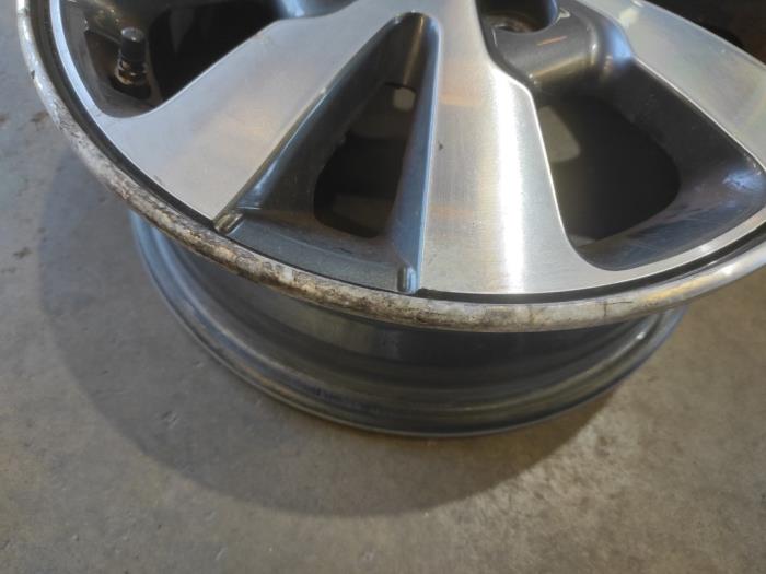 Wheel from a Kia Picanto (TA) 1.0 12V 2015