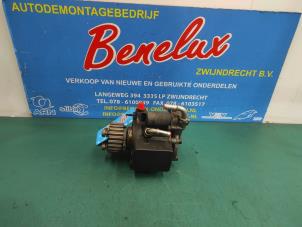 Used Mechanical fuel pump Volkswagen Caddy III (2KA,2KH,2CA,2CH) 1.6 TDI 16V Price on request offered by Benelux Zwijndrecht B.V.