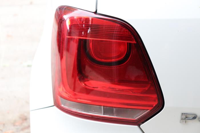 Tylne swiatlo pozycyjne lewe z Volkswagen Polo V (6R) 1.2 12V BlueMotion Technology 2010