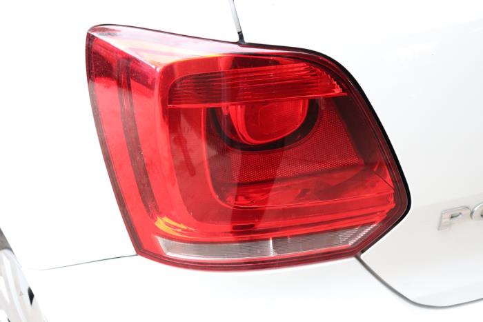 Tylne swiatlo pozycyjne lewe z Volkswagen Polo V (6R) 1.2 12V BlueMotion Technology 2010