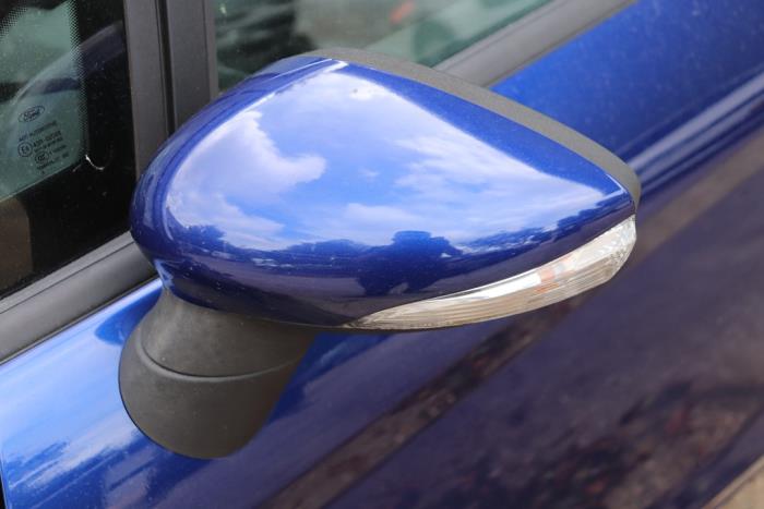 Außenspiegel links van een Ford Fiesta 6 (JA8) 1.0 Ti-VCT 12V 65 2013