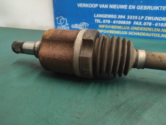Front drive shaft, left from a Ford Focus 3 1.5 TDCi 2016