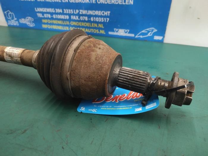 Front drive shaft, left from a Ford Focus 3 1.5 TDCi 2016