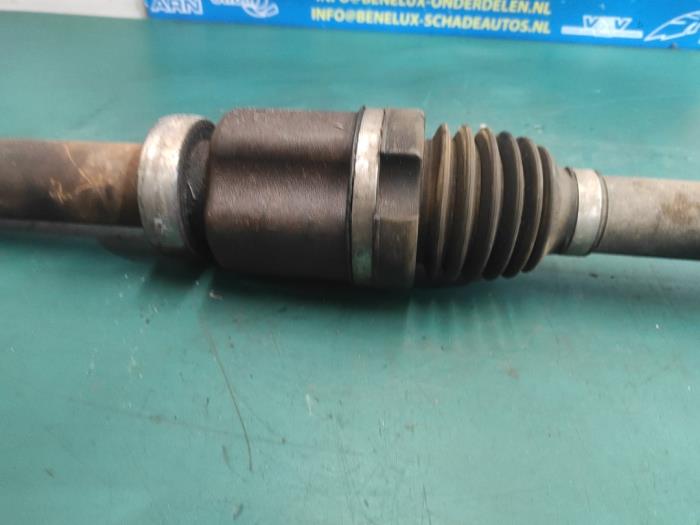 Front drive shaft, right from a Ford Focus 3 1.5 TDCi 2016