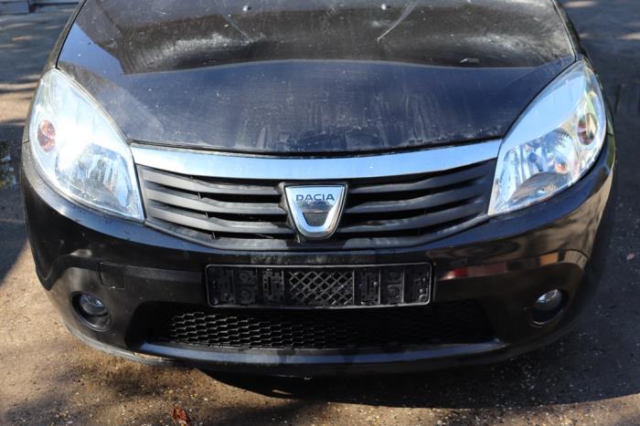 Zderzak przedni z Dacia Sandero I (BS) 1.2 16V 2012