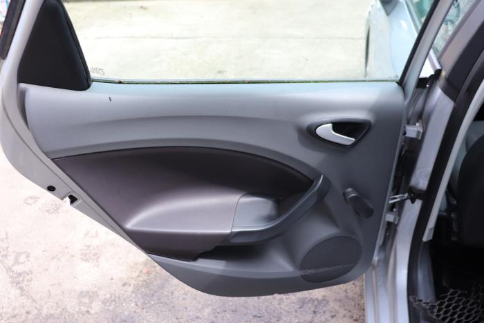 Drzwi lewe tylne wersja 4-drzwiowa z Seat Ibiza IV (6J5) 1.2 12V 2011